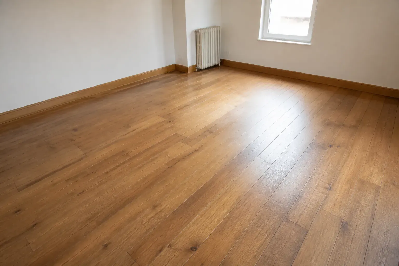 Parquet de chêne ancien poncé et huilé, lames de remplacement raccordées à la teinte des anciennes